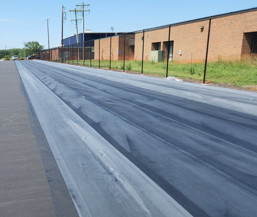 asphalt-sealed-with-polypave-court-shield